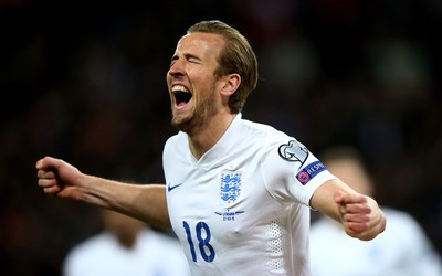 熊猫体育-凯蒂麦卡比赛后和球迷互动